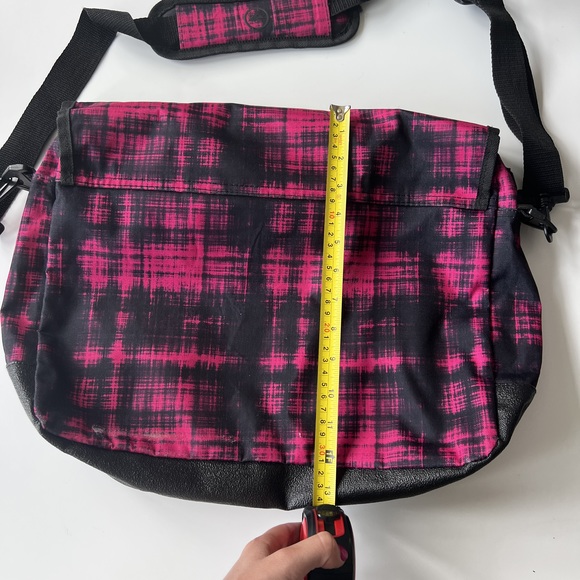 Hot Tuna pink black crossbody satchel bag - Picture 11 of 13